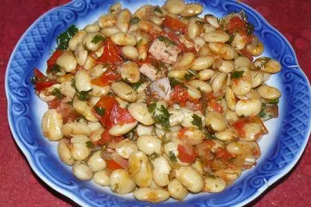 Фасоль с копченой грудинкой