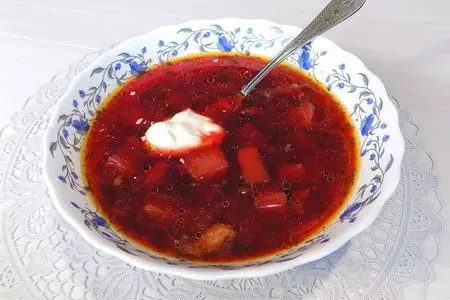 Свекольник с куриным мясом (горячий)