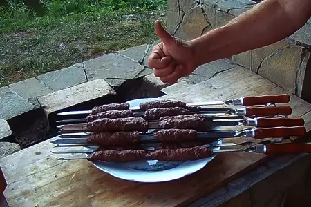 Кебаб на шампурах