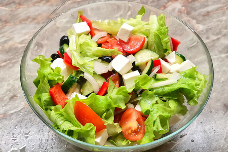 Фото к рецепту: Греческий салат за 10 минут
