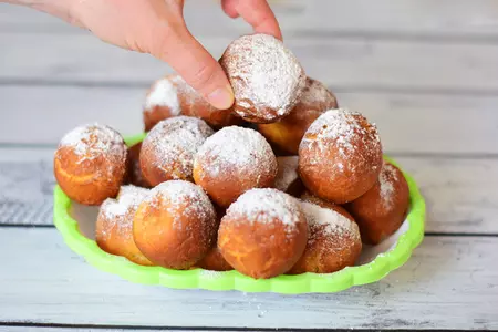 Пышные пончики на сгущенке