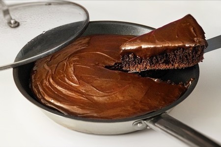 Шоколадный торт за 10 минут на сковороде