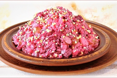 Фото к рецепту: Салат с варёной свёклой - "поздняя осень"