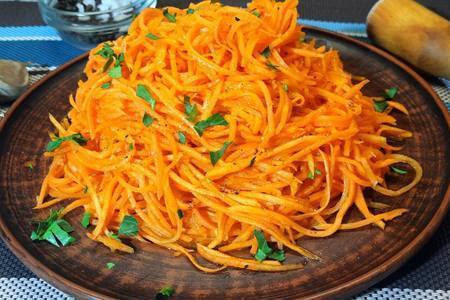 Фото к рецепту: Маринованная морковь по-корейски