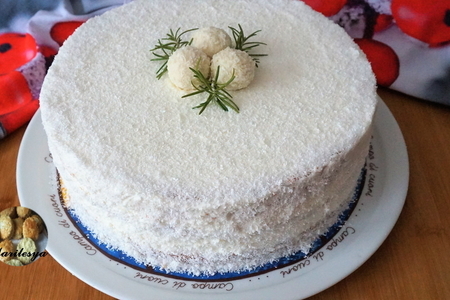 Фото к рецепту: Бисквитный торт клубника со сливками