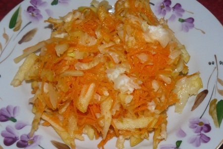 Салат с дайконом, морковью и яблоком