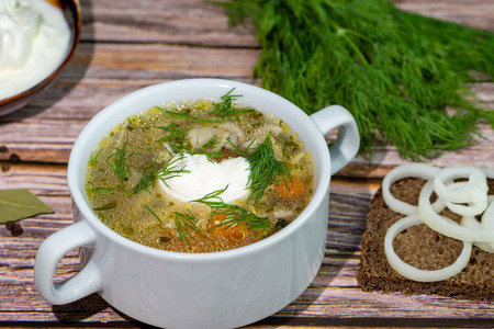 Быстрый грибной суп с овощами и зеленью