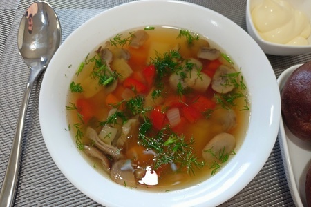 Фото к рецепту: Постный гороховый суп с грибами  #постныйстол