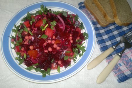 Салат из свёклы с помидорами, нутом и фиолетовым луком #постныйстол