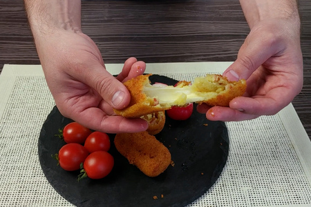 Фото к рецепту: Картофельные крокеты с беконом