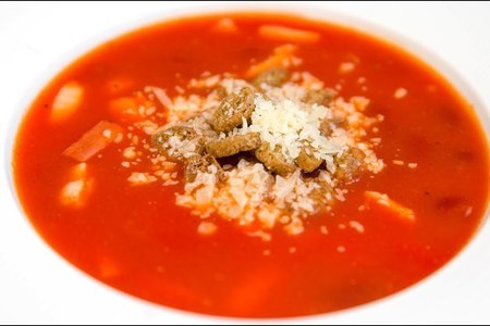 Фото к рецепту: Томатный суп с фасолью за 15 минут