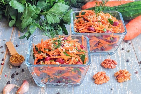 Фото к рецепту: Салат с фасолью и корейской морковью #постныйстол