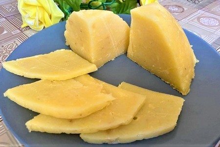 Фото к рецепту: Твердый сыр в домашних условиях