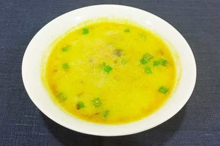 Фото к рецепту: Сырный крем-суп с грибами (в мультиварке)
