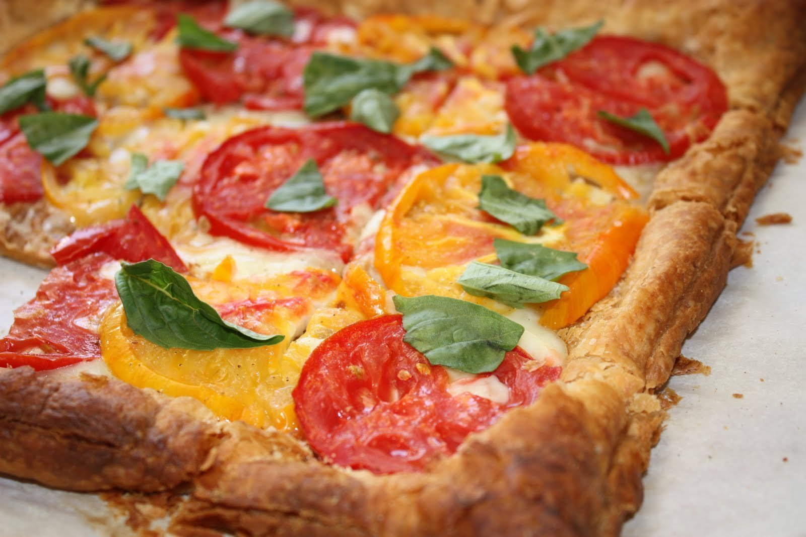 можно ли приготовить пиццу из бездрожжевого теста слоеного в духовке фото 5