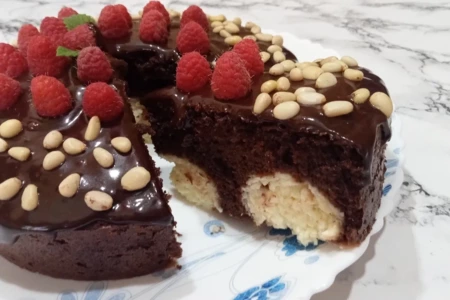 Шоколадный пирог с творожной начинкой 