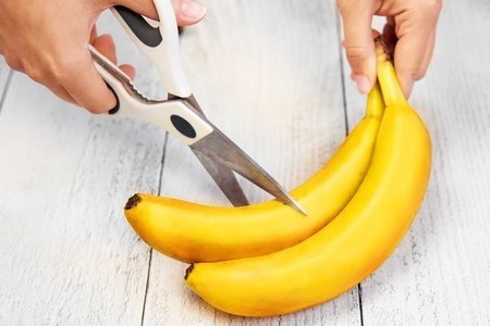 Фото к рецепту: Конвертики с творогом и бананами