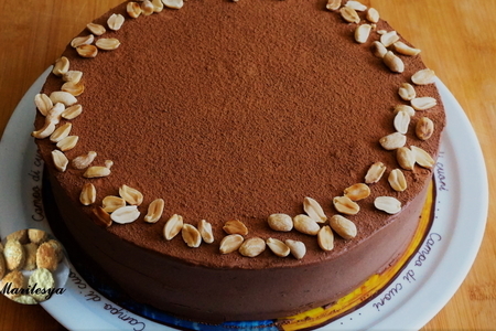 Фото к рецепту: Домашний шоколадный торт сникерс