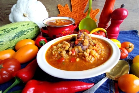 Фото к рецепту: Гороховый суп с овощной зажаркой