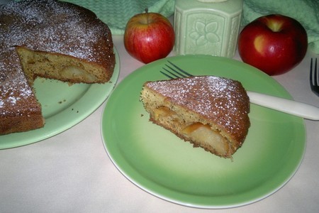 Кукурузный пирог с маком и яблоками