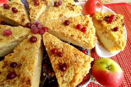 Фото к рецепту: Яблочный пирог с крошкой