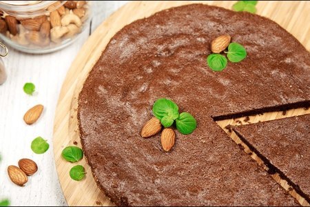 Фото к рецепту: Шоколадный торт всего из двух ингредиентов