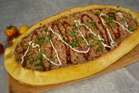 Пиде с мясной начинкой