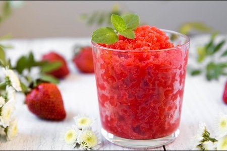 Фото к рецепту: Вкусное и полезное мороженое в блендере Фото к рецепту: Вкусное и полезное мороженое в блендере