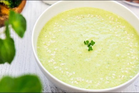 Фото к рецепту: Нежнейший крем-суп из брокколи