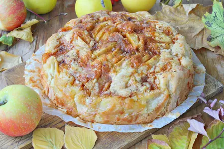 Яблочный пирог "карамельная гармошка"