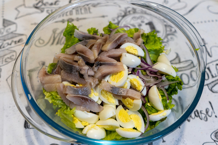 Салат с грибами и перепелиными яйцами - пошаговый рецепт с фото на Готовим дома