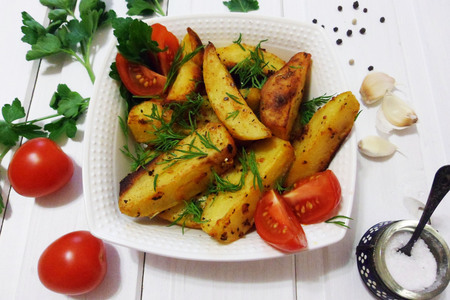 Фото к рецепту: Запеченный картофель cо специями