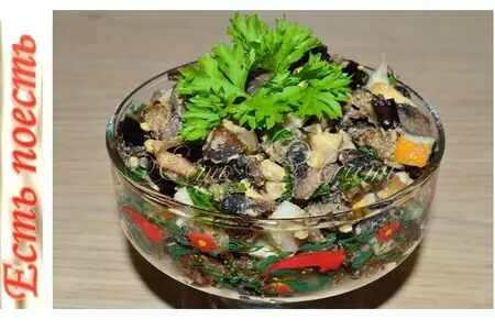 Cалат с баклажанами и грибами