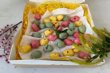 Фото к рецепту: Цветные сахарные яйца
