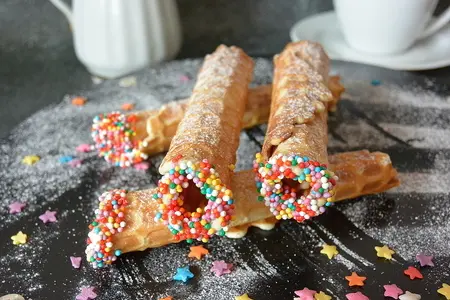 Тыквенные вафельные трубочки с декором