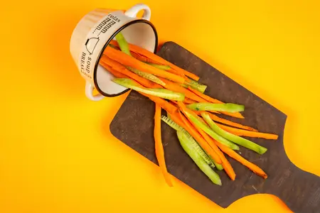 Огурцы с корейской морковью на зиму
