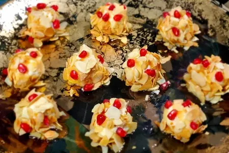 Фото: Сырные шарики с медом Сырные шарики с медом