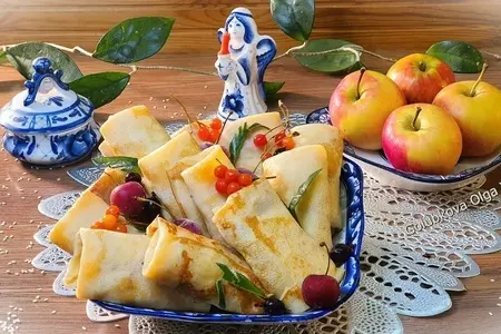 Блинчики на кефире с тушеными яблоками