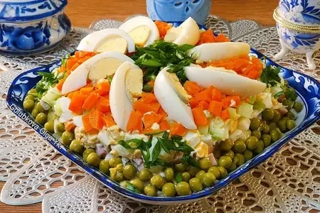 Слоёный салат с ветчиной 