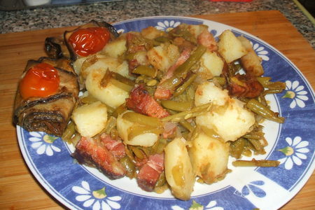 Фото к рецепту: Фасоль ,картошка с беконом