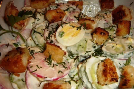 Фото к рецепту: Салат весенний с крутонами