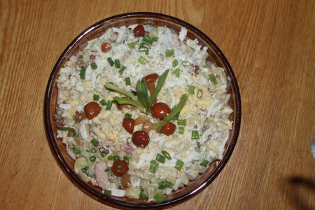 Фото к рецепту: Салат картофельный с ветчиной и опятами