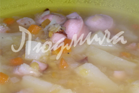 Фото к рецепту: Суп из чечевицы с корейкой и сосисками