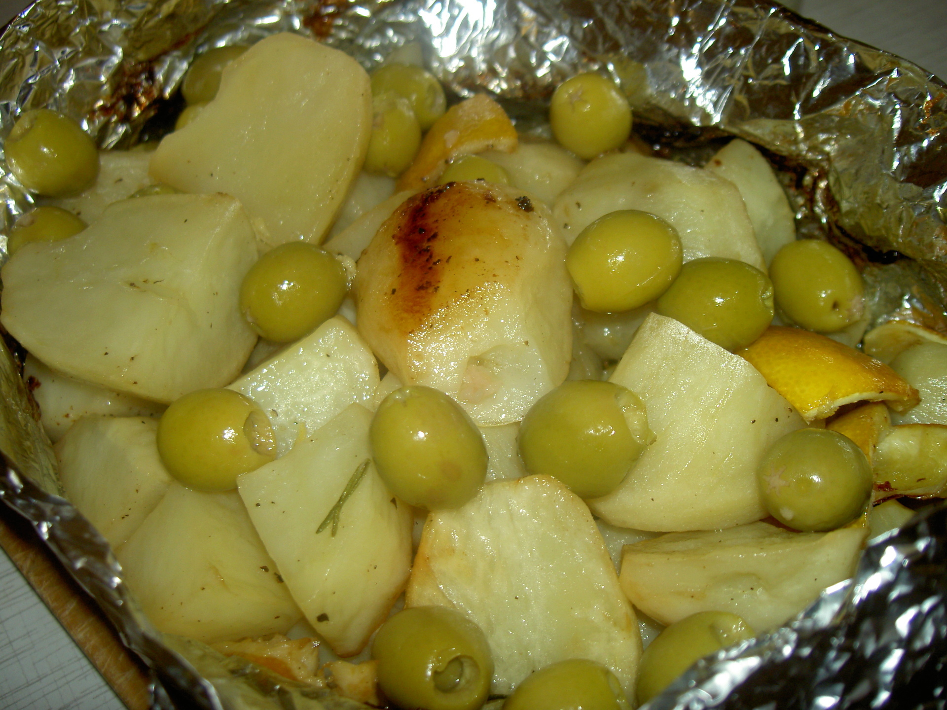 Картошка на оливковом масле. Картошка. Оливки. Картофель и лимон. Лимонный картофель. Картошка с лимоном.