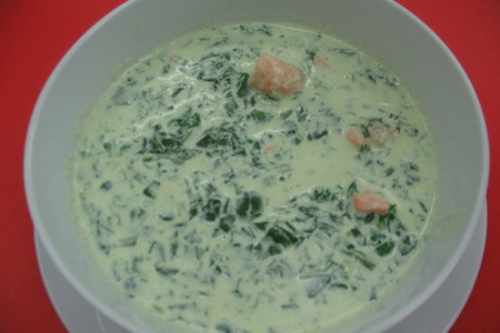 Фото к рецепту: Суп с лососем и шпинатом