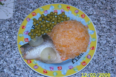 Фото к рецепту: Горбуша запеченая с гарниром из риса