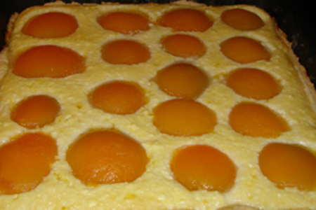 Фото к рецепту: Пирог с абрикосами