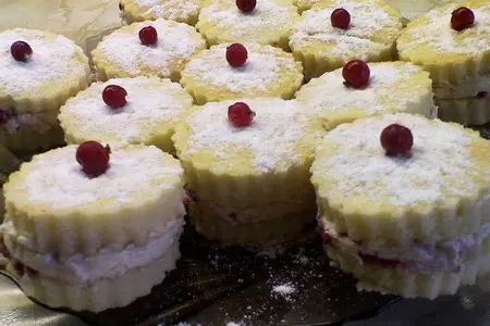 "валентина"  (бисквитные пирожные)