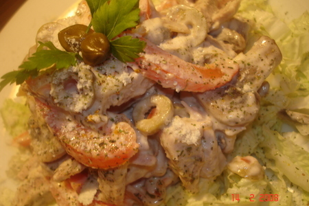 Салат из мяса с грибами, оливками и пекинской капустой