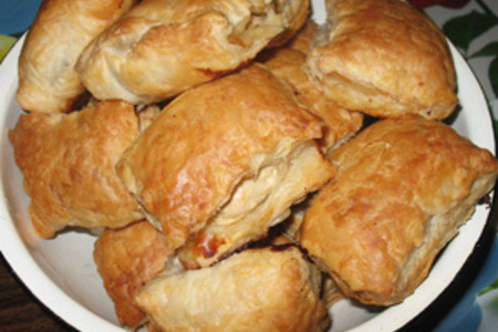 Фото к рецепту: Бурекасы или слоённые пирожки с картошкой.  : слоённые пирожки с мясом